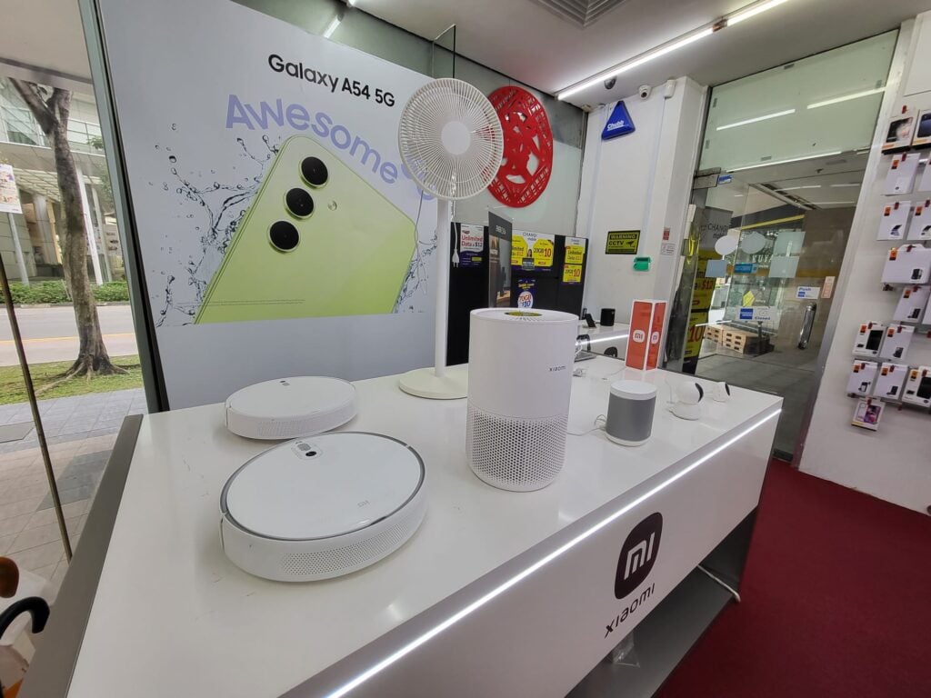 red white mobile shop